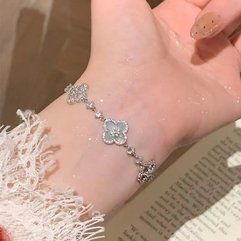 LUME Flower Light Luxury Bracelet